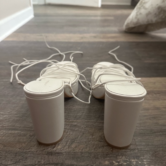 White lace up heels - Picture 3 of 6